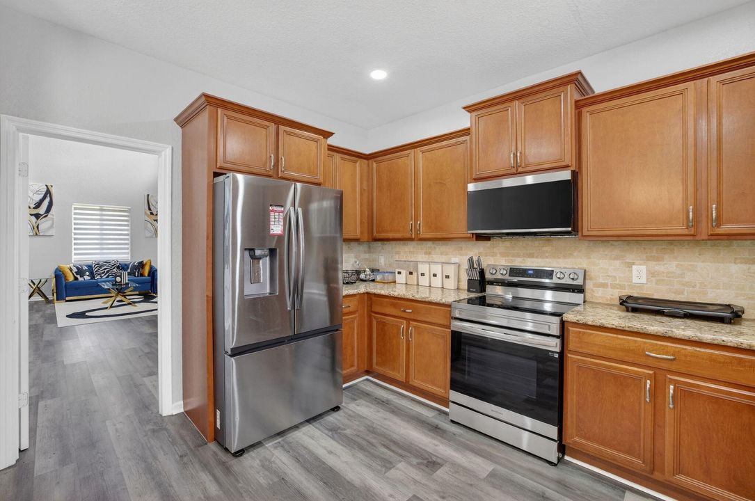 На продажу: $825,000 (6 спален, 4 ванн, 3379 Квадратных фут)