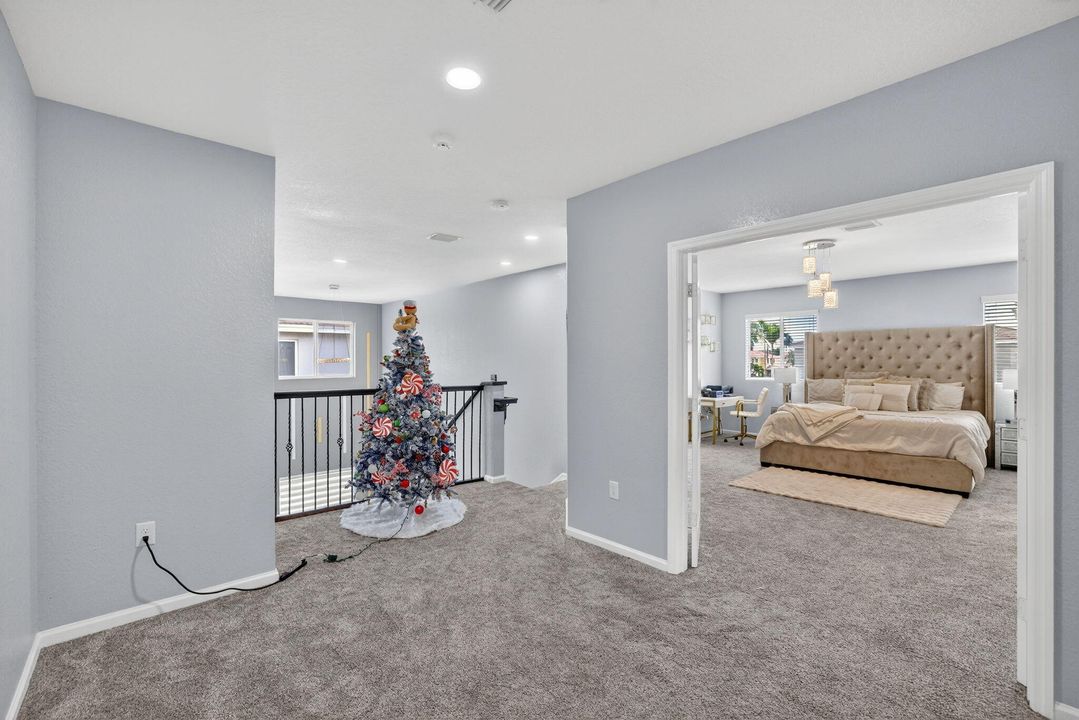 На продажу: $825,000 (6 спален, 4 ванн, 3379 Квадратных фут)