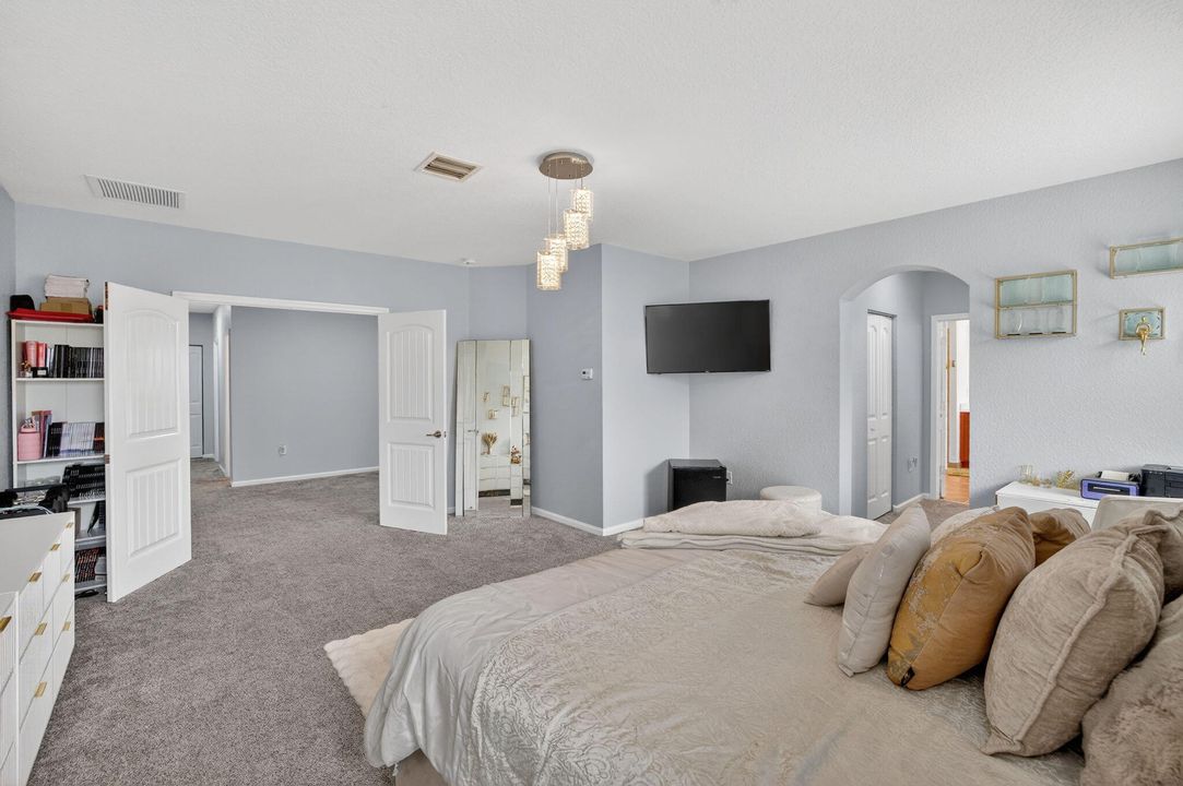 На продажу: $825,000 (6 спален, 4 ванн, 3379 Квадратных фут)