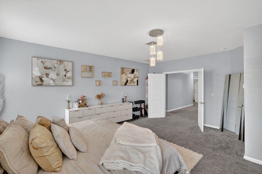 На продажу: $825,000 (6 спален, 4 ванн, 3379 Квадратных фут)