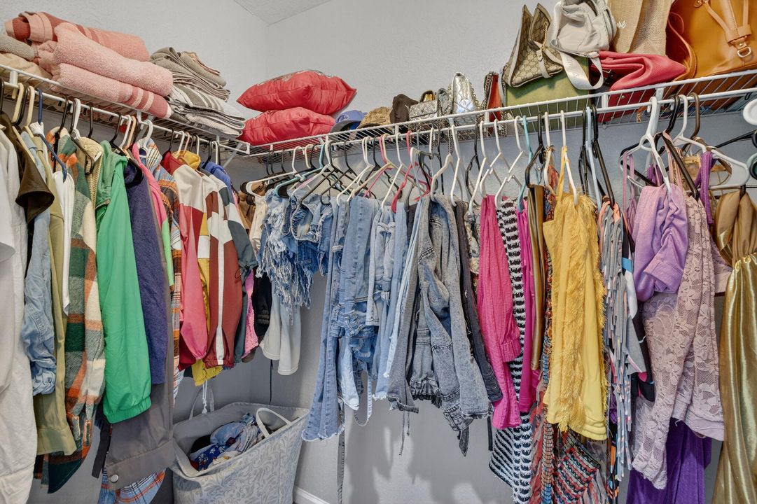 На продажу: $825,000 (6 спален, 4 ванн, 3379 Квадратных фут)