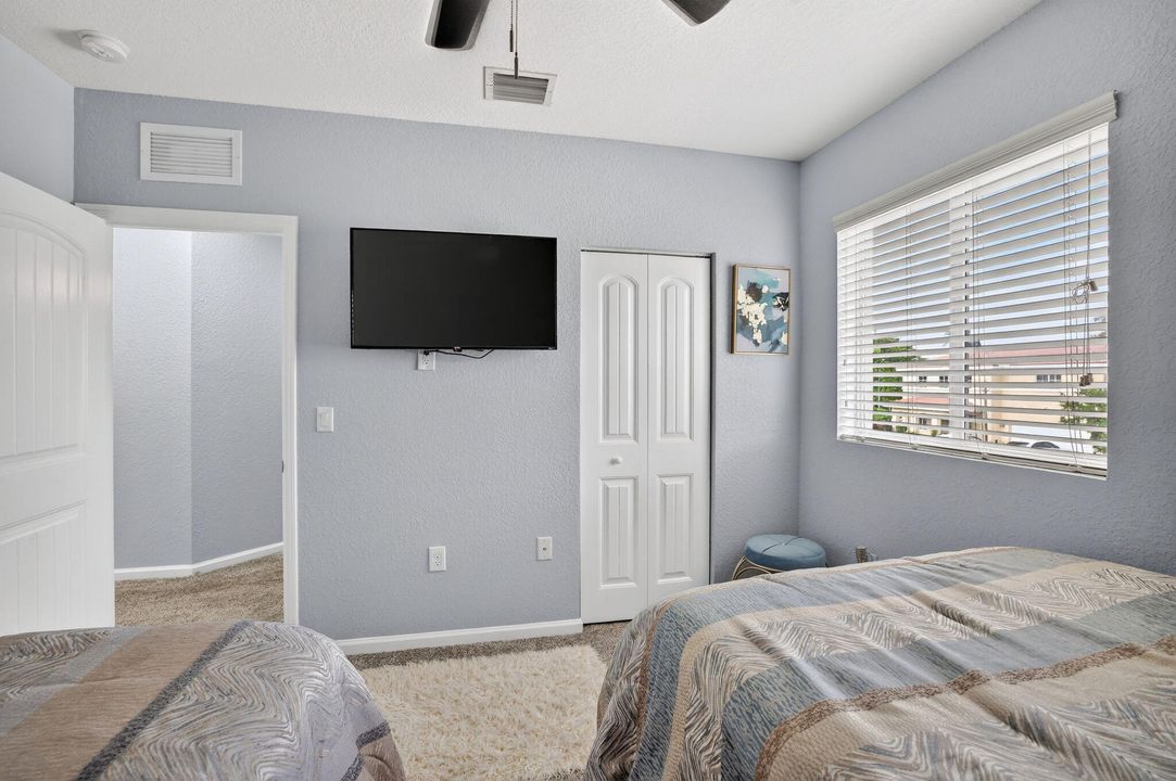 На продажу: $825,000 (6 спален, 4 ванн, 3379 Квадратных фут)