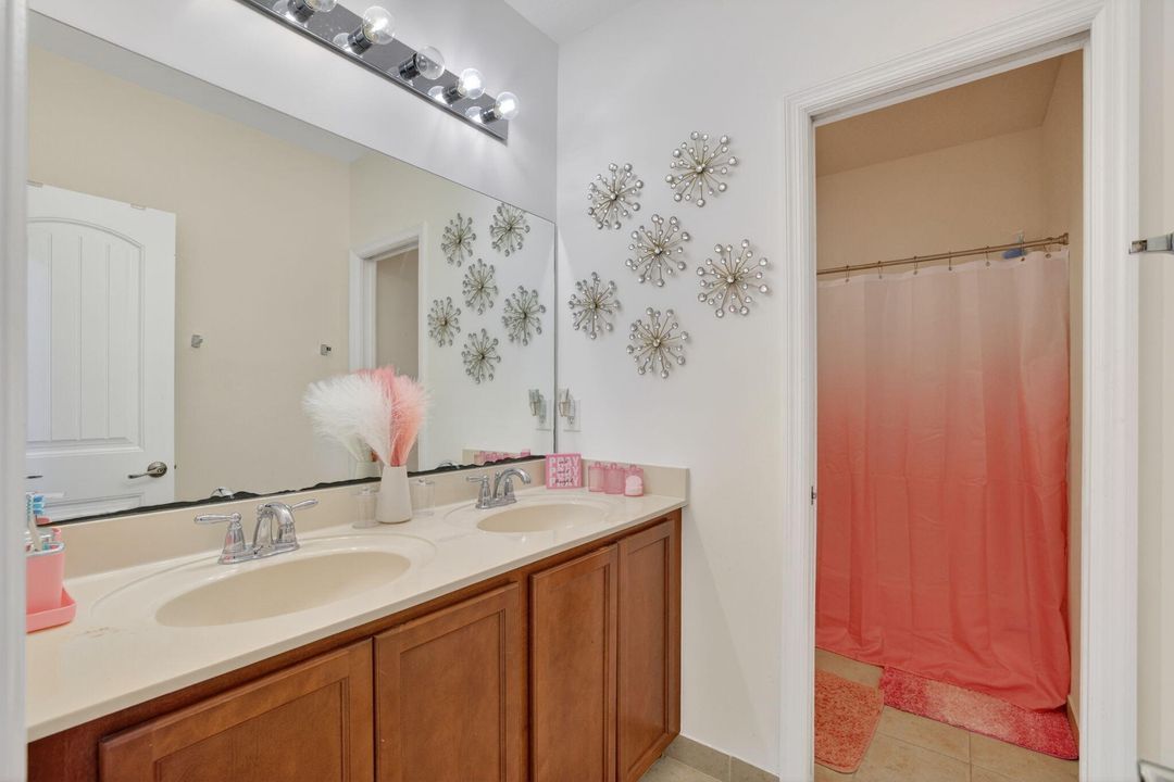 На продажу: $825,000 (6 спален, 4 ванн, 3379 Квадратных фут)