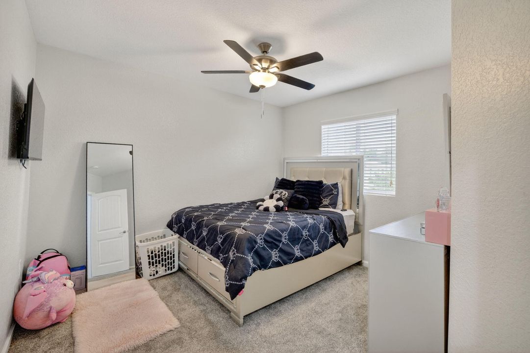 На продажу: $825,000 (6 спален, 4 ванн, 3379 Квадратных фут)