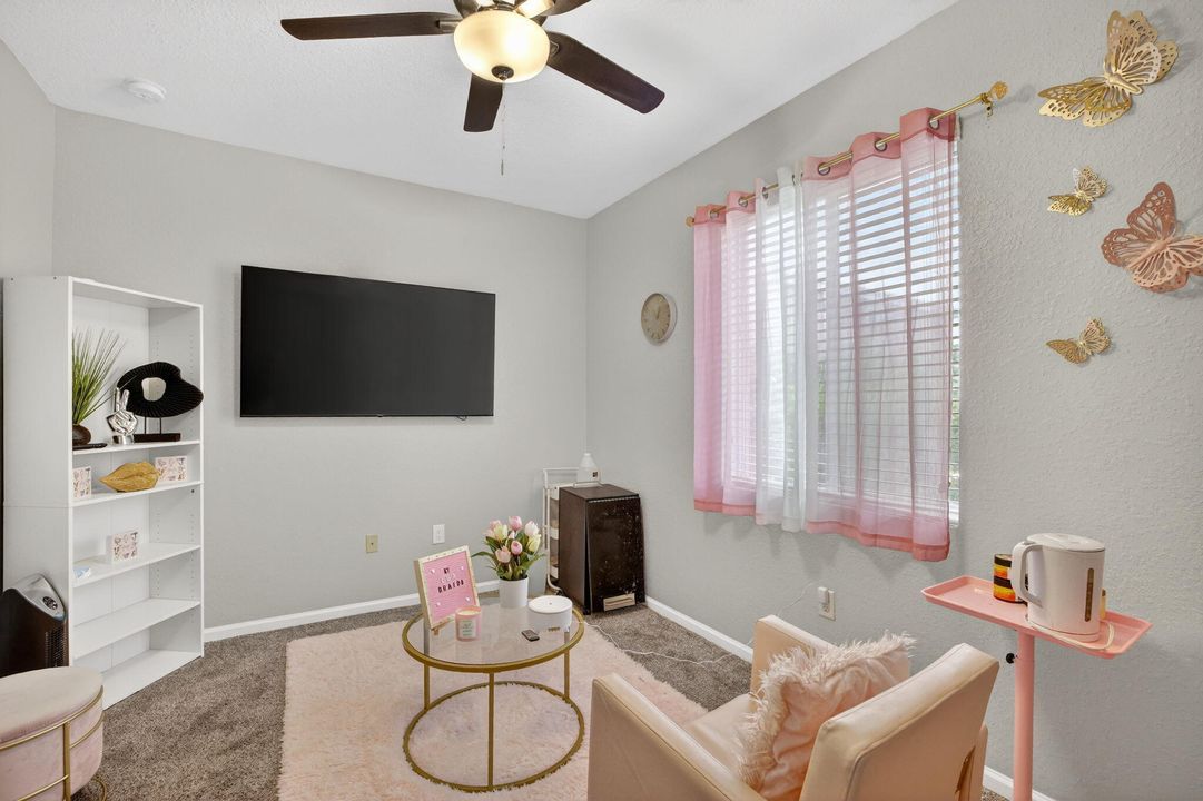 На продажу: $825,000 (6 спален, 4 ванн, 3379 Квадратных фут)