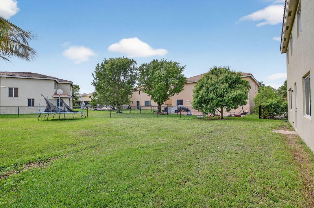 На продажу: $825,000 (6 спален, 4 ванн, 3379 Квадратных фут)