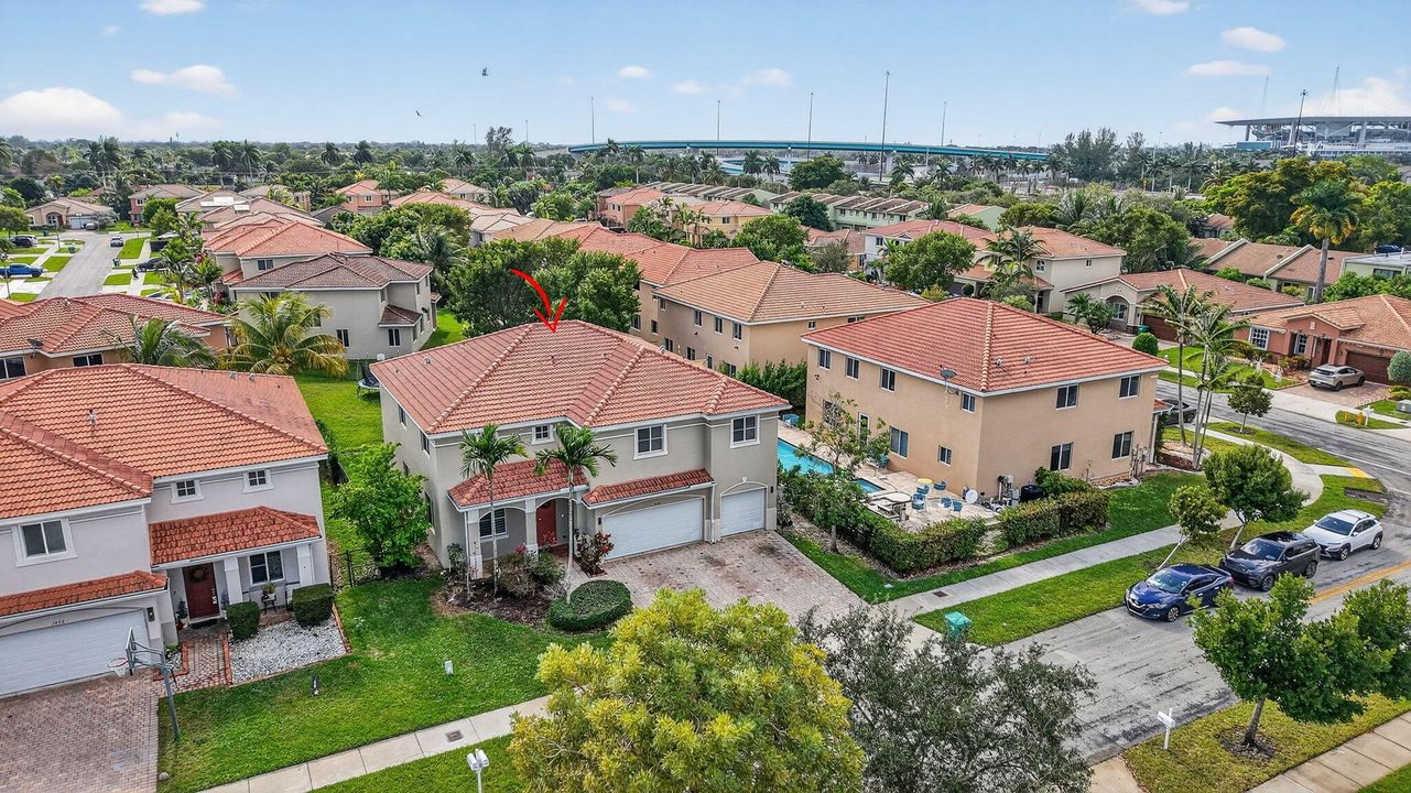 На продажу: $825,000 (6 спален, 4 ванн, 3379 Квадратных фут)