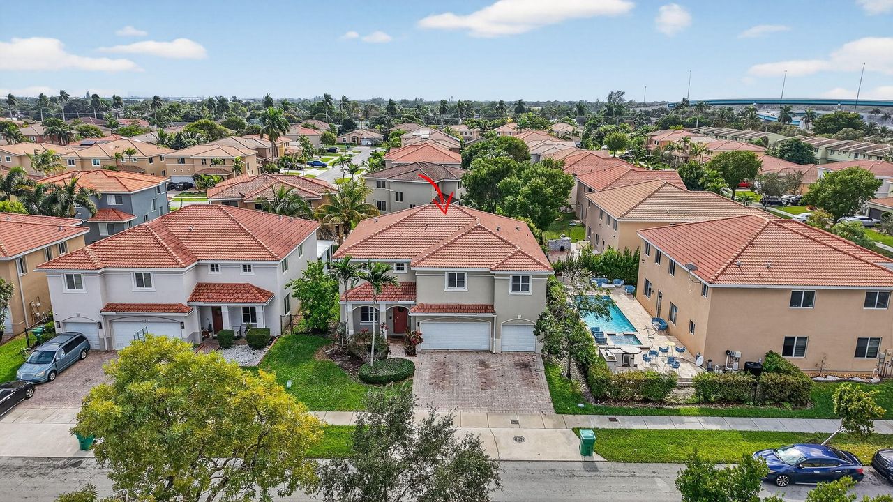 На продажу: $825,000 (6 спален, 4 ванн, 3379 Квадратных фут)