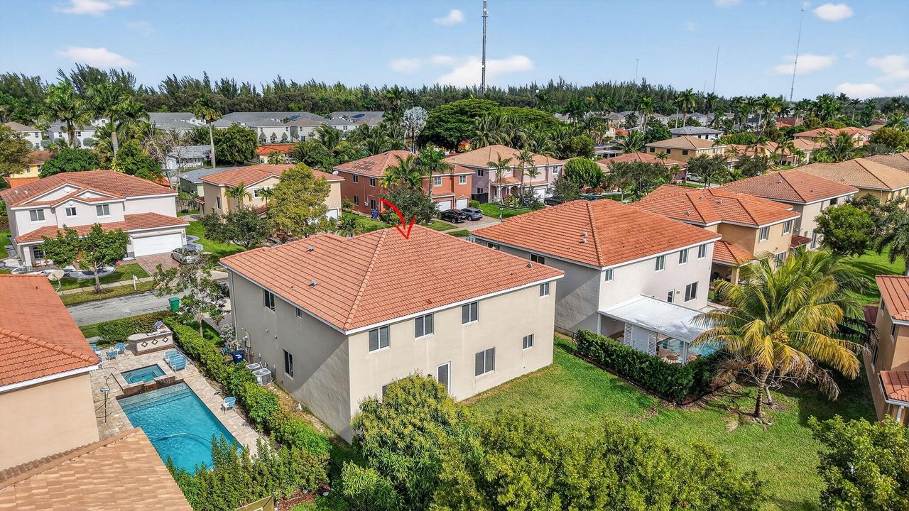 На продажу: $825,000 (6 спален, 4 ванн, 3379 Квадратных фут)