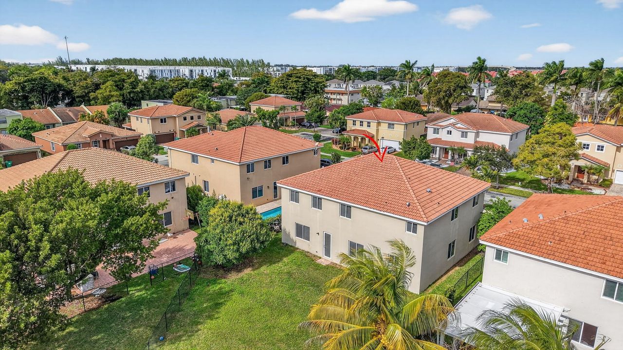 На продажу: $825,000 (6 спален, 4 ванн, 3379 Квадратных фут)