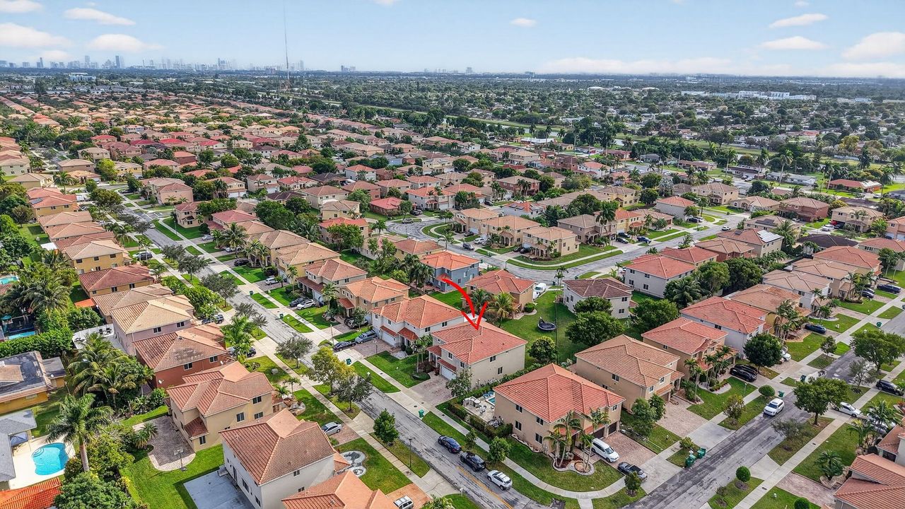 На продажу: $825,000 (6 спален, 4 ванн, 3379 Квадратных фут)