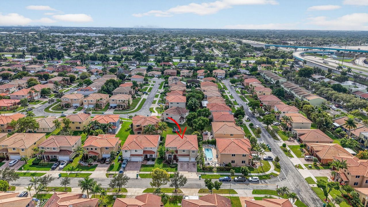 На продажу: $825,000 (6 спален, 4 ванн, 3379 Квадратных фут)