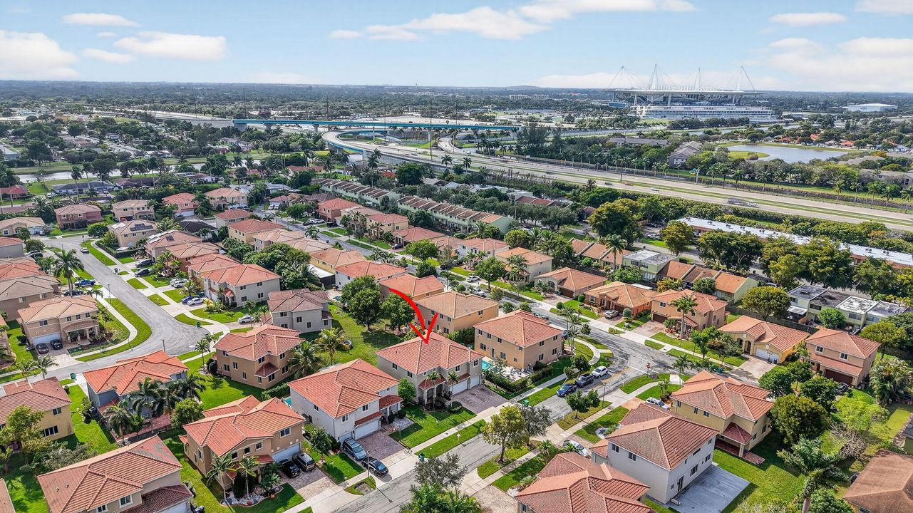 На продажу: $825,000 (6 спален, 4 ванн, 3379 Квадратных фут)