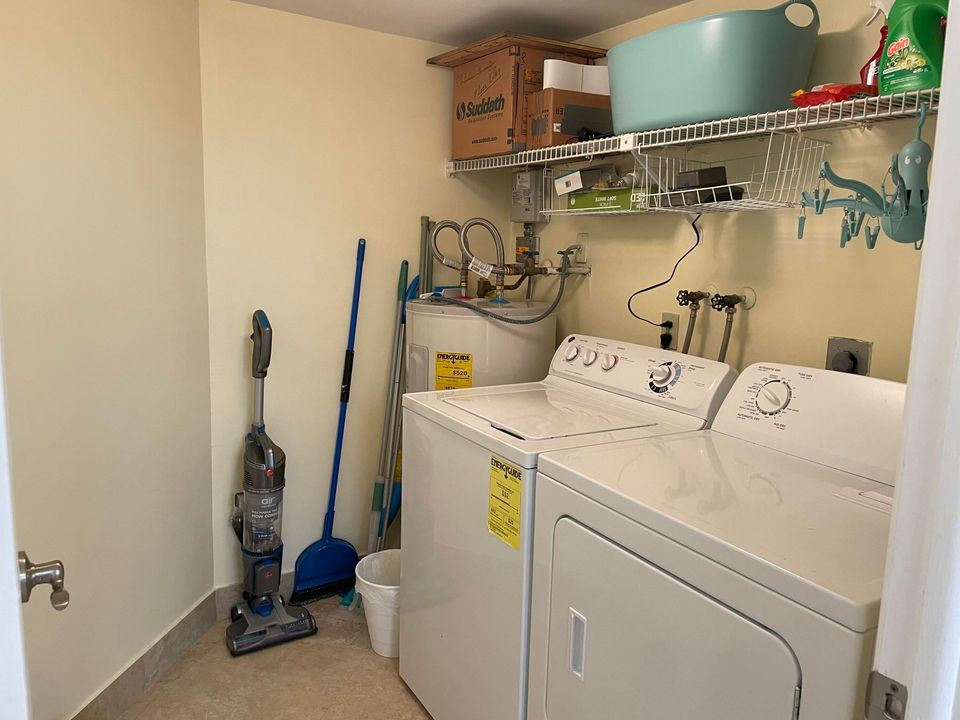 For Sale: $292,000 (2 beds, 2 baths, 1175 Square Feet)