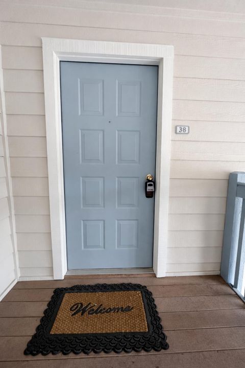 For Rent: $1,950 (2 beds, 1 baths, 887 Square Feet)