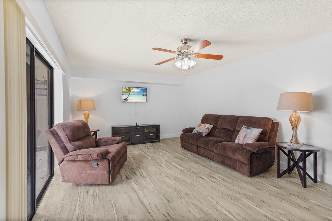 En Venta: $285,000 (2 camas, 2 baños, 1236 Pies cuadrados)