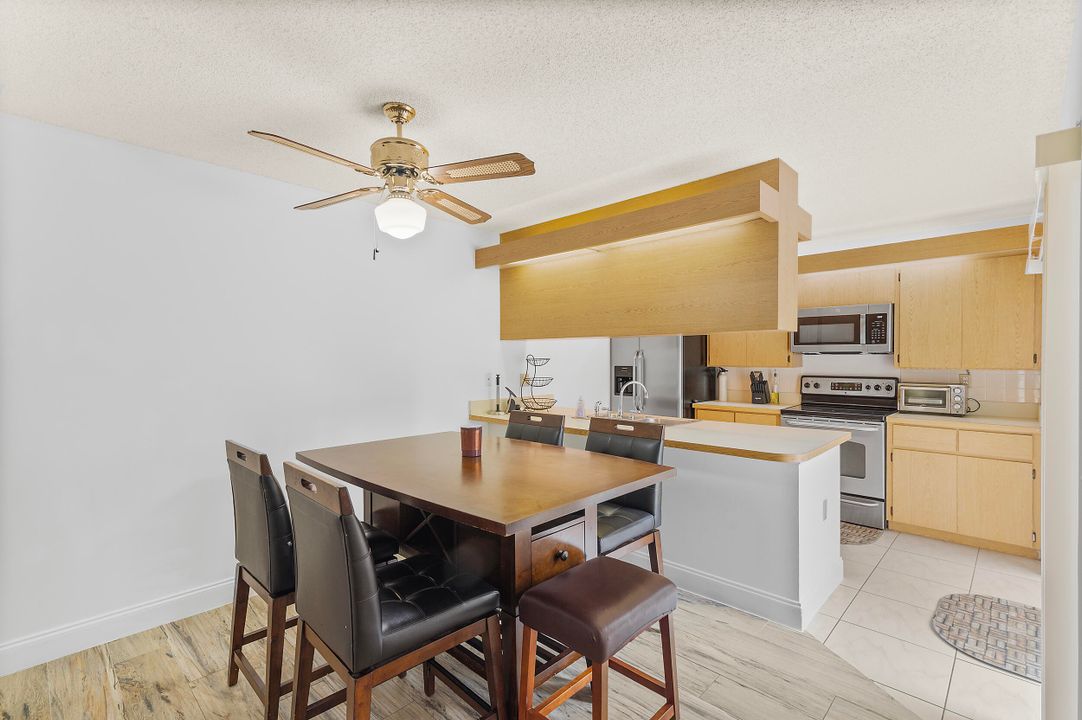 En Venta: $285,000 (2 camas, 2 baños, 1236 Pies cuadrados)