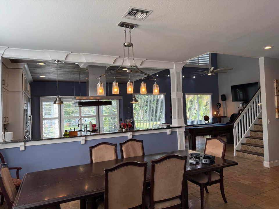 На продажу: $824,000 (5 спален, 3 ванн, 3070 Квадратных фут)