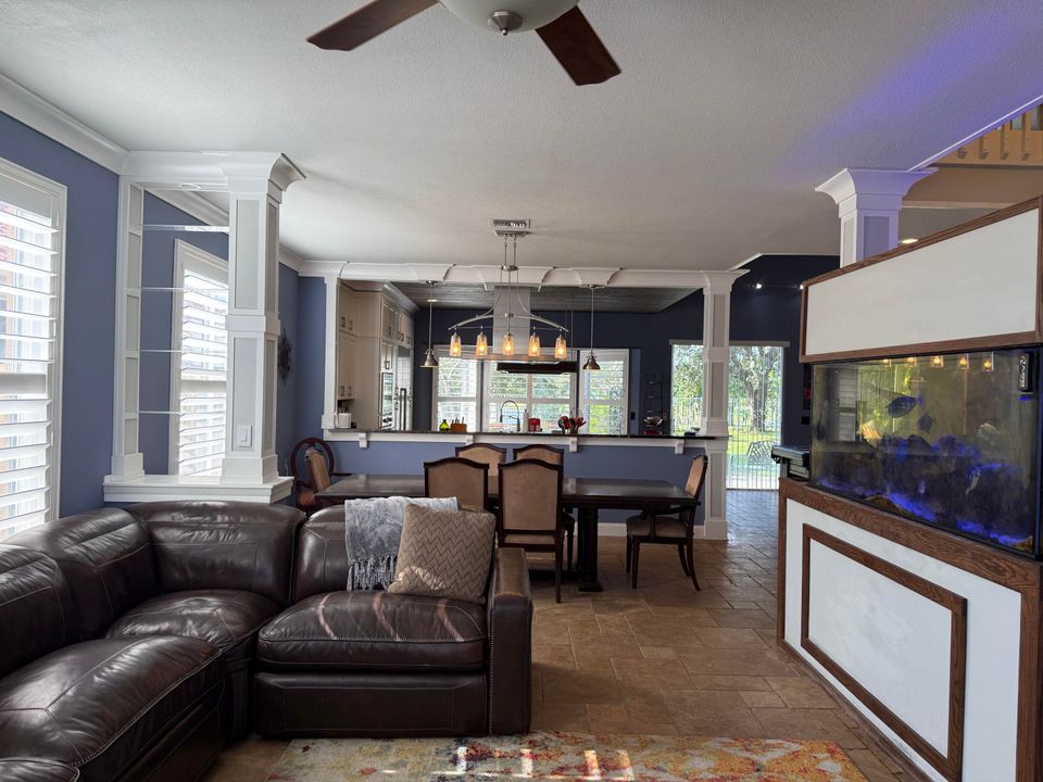 На продажу: $824,000 (5 спален, 3 ванн, 3070 Квадратных фут)