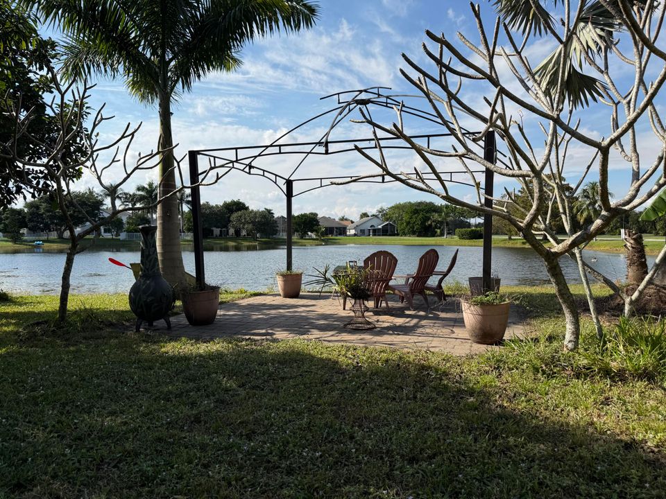 На продажу: $824,000 (5 спален, 3 ванн, 3070 Квадратных фут)