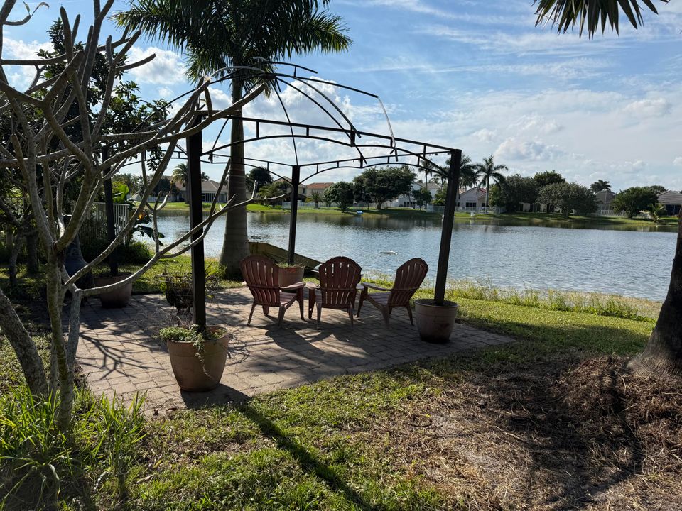 На продажу: $824,000 (5 спален, 3 ванн, 3070 Квадратных фут)