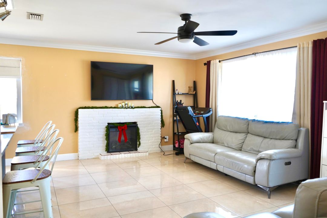 На продажу: $399,000 (3 спален, 1 ванн, 936 Квадратных фут)