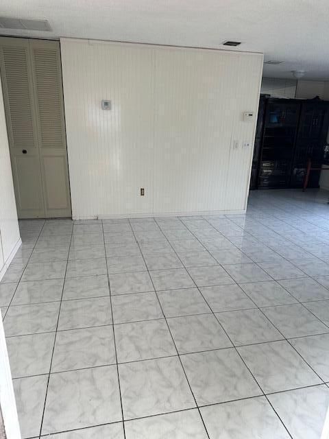 待售: $255,000 (2 贝兹, 1 浴室, 968 平方英尺)