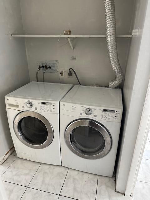 待售: $255,000 (2 贝兹, 1 浴室, 968 平方英尺)