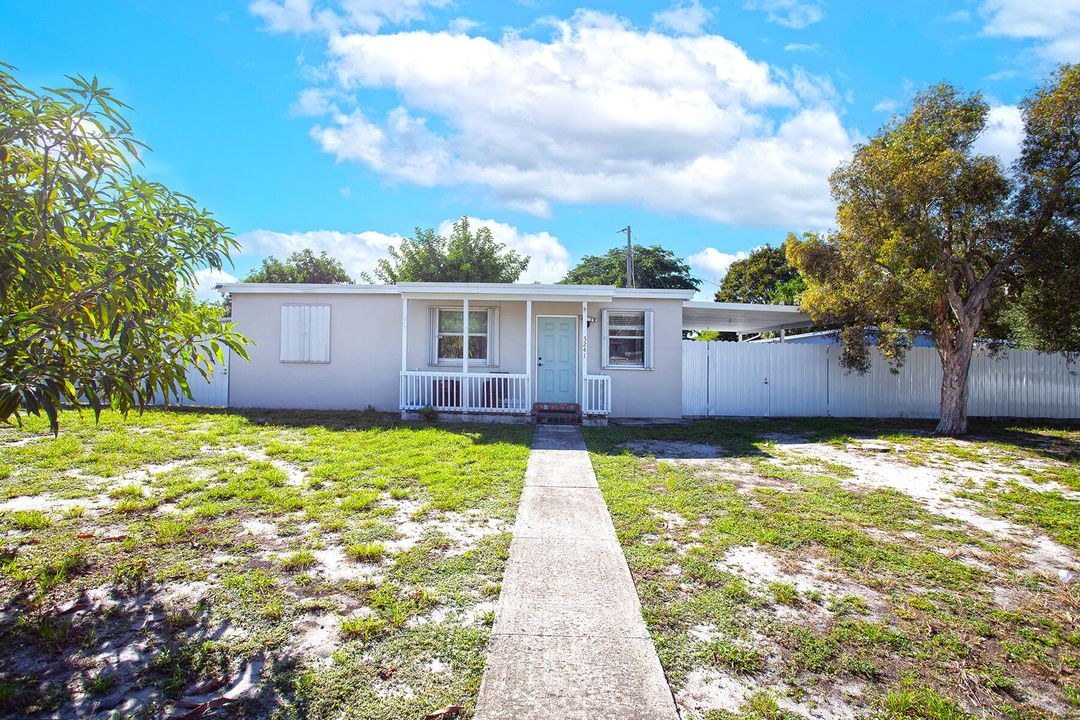 For Sale: $405,900 (3 beds, 1 baths, 828 Square Feet)