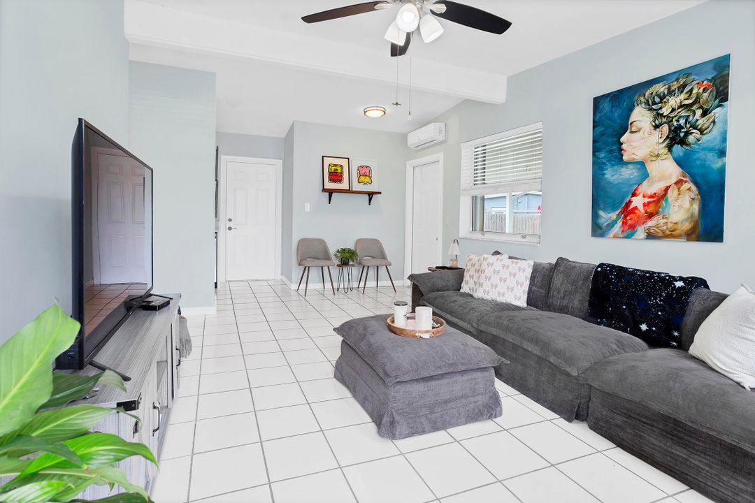 For Sale: $405,900 (3 beds, 1 baths, 828 Square Feet)