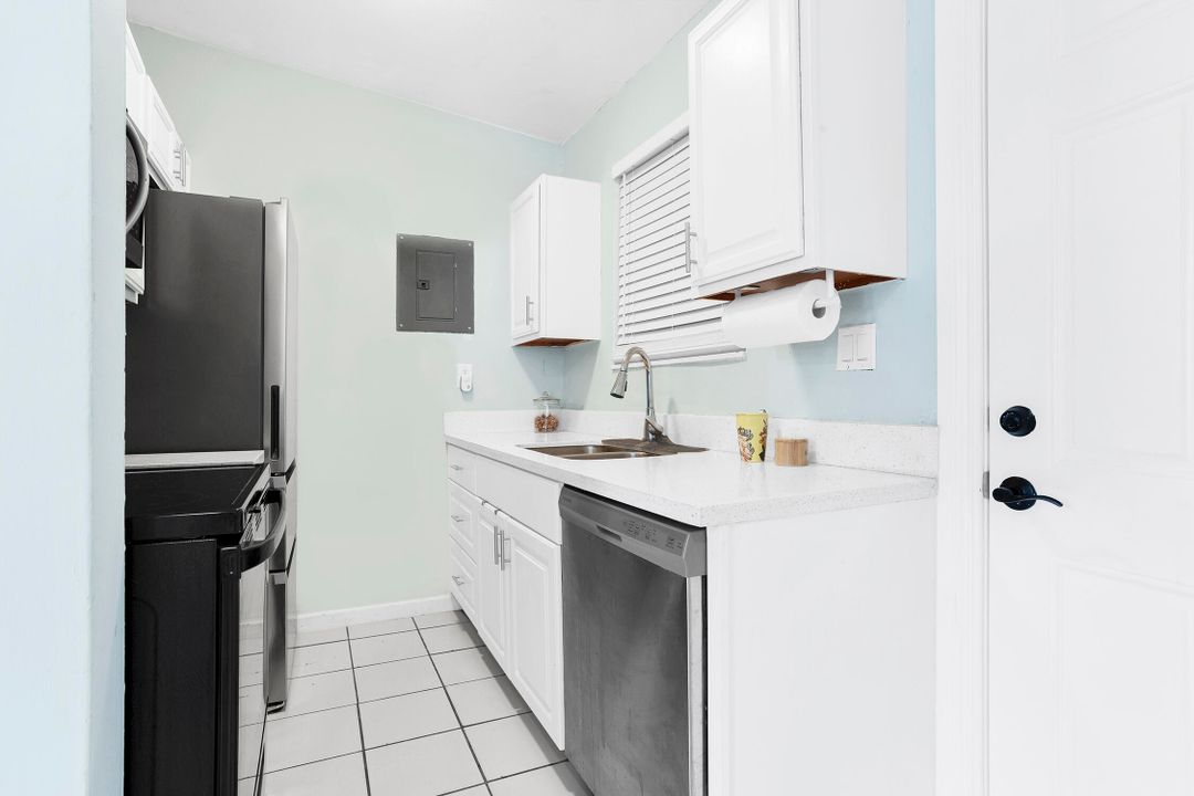 For Sale: $405,900 (3 beds, 1 baths, 828 Square Feet)