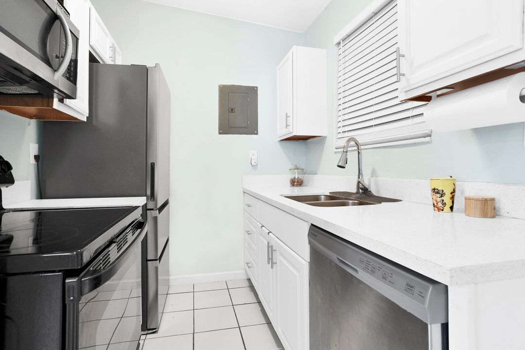 For Sale: $405,900 (3 beds, 1 baths, 828 Square Feet)