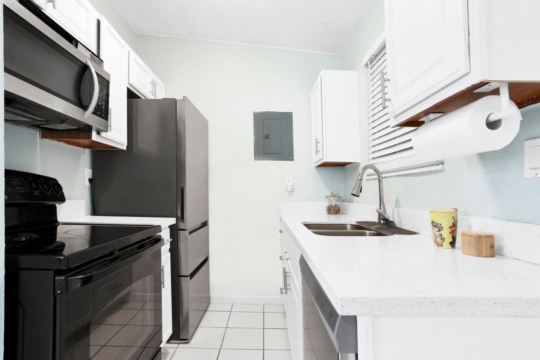 For Sale: $405,900 (3 beds, 1 baths, 828 Square Feet)