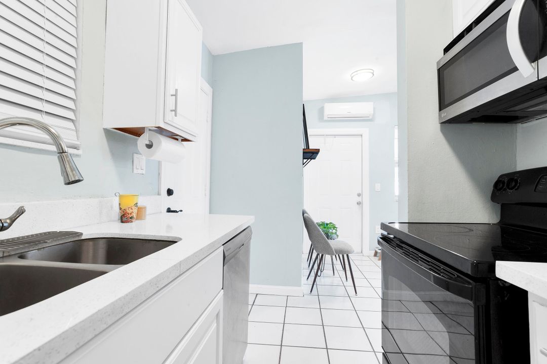 For Sale: $405,900 (3 beds, 1 baths, 828 Square Feet)