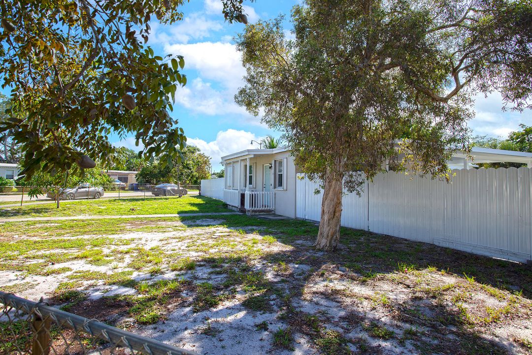 For Sale: $405,900 (3 beds, 1 baths, 828 Square Feet)