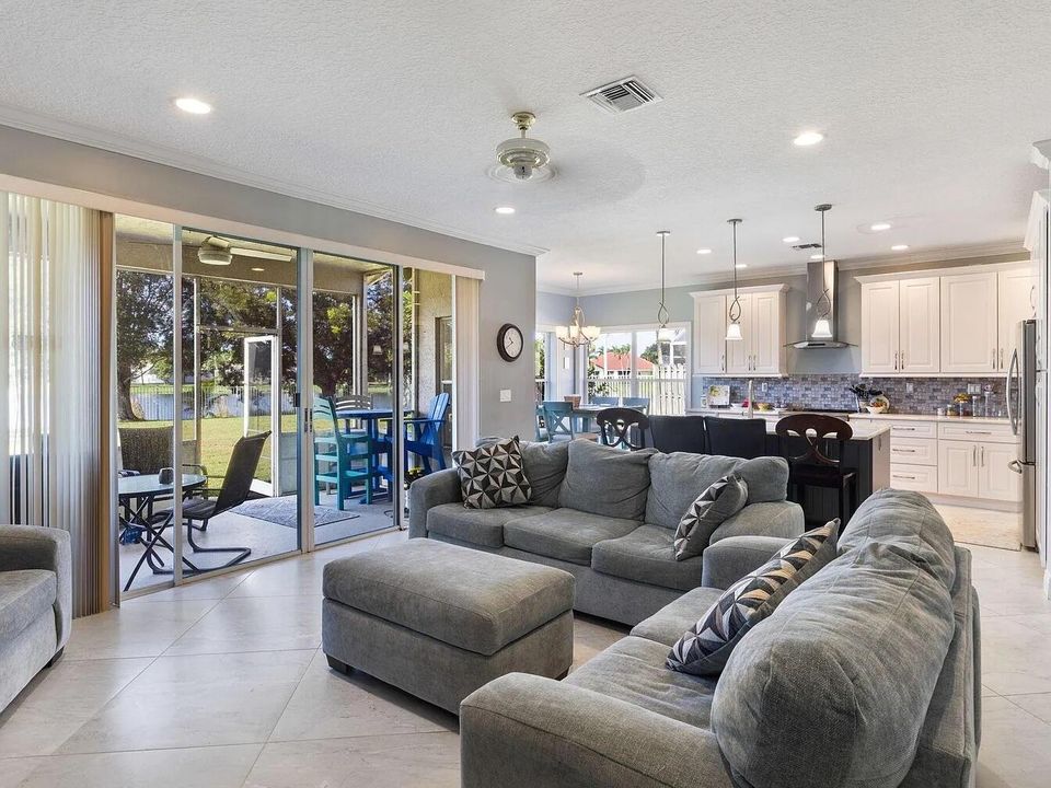 En Renta: $3,900 (4 camas, 3 baños, 2376 Pies cuadrados)