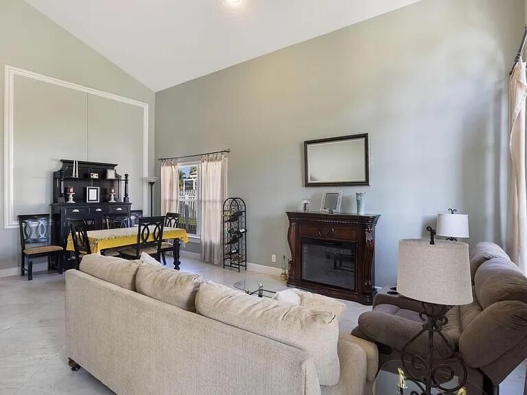 En Renta: $3,900 (4 camas, 3 baños, 2376 Pies cuadrados)