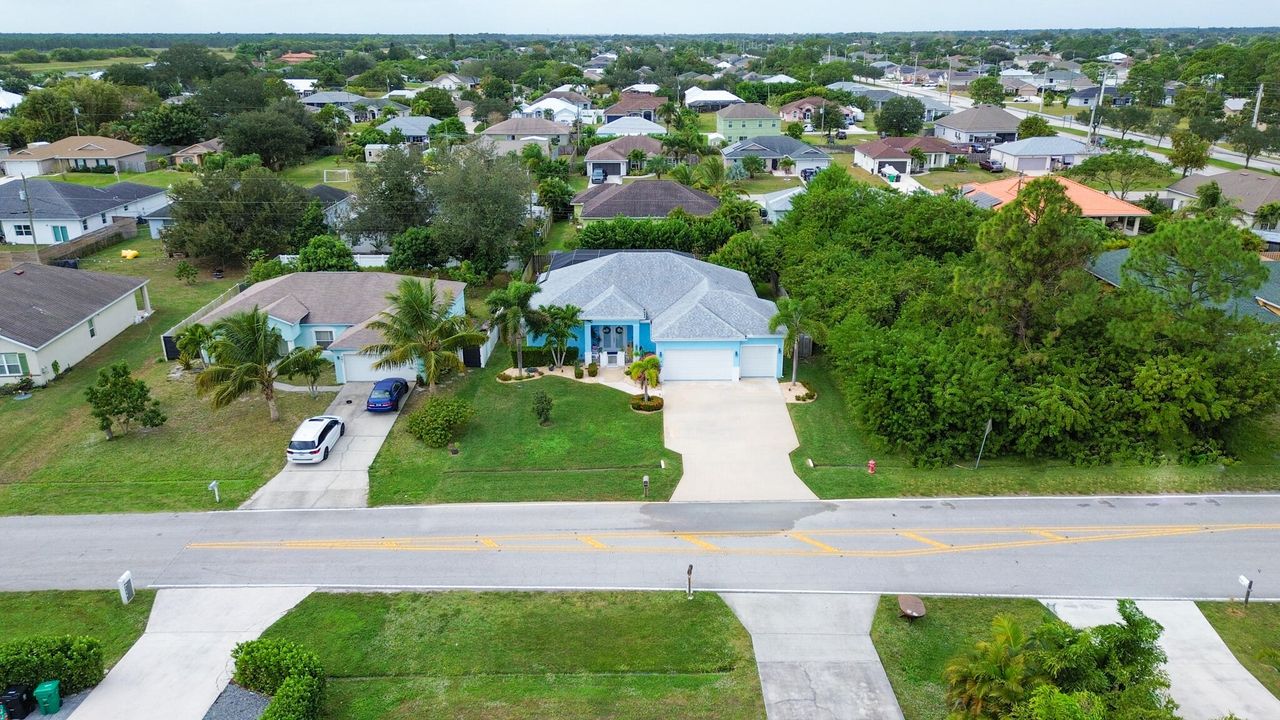 For Sale: $545,000 (3 beds, 2 baths, 1907 Square Feet)