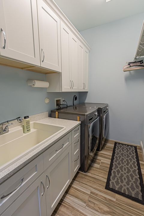 For Sale: $545,000 (3 beds, 2 baths, 1907 Square Feet)