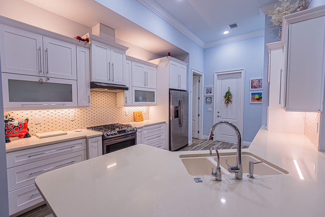 For Sale: $545,000 (3 beds, 2 baths, 1907 Square Feet)