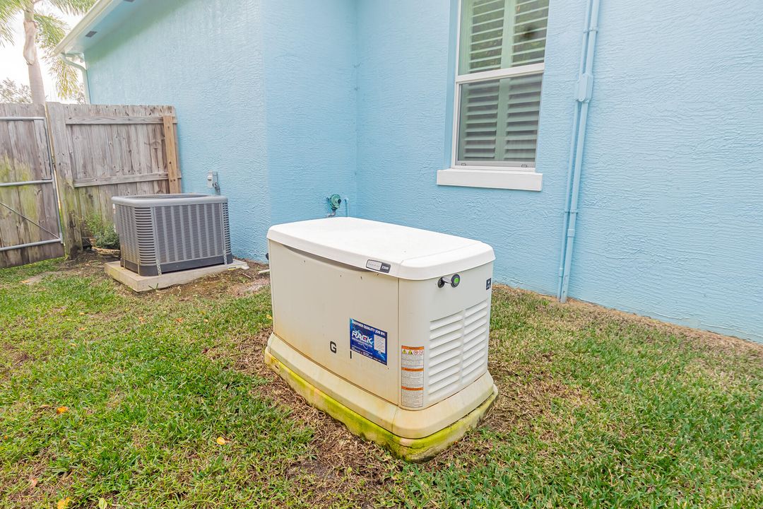 For Sale: $545,000 (3 beds, 2 baths, 1907 Square Feet)