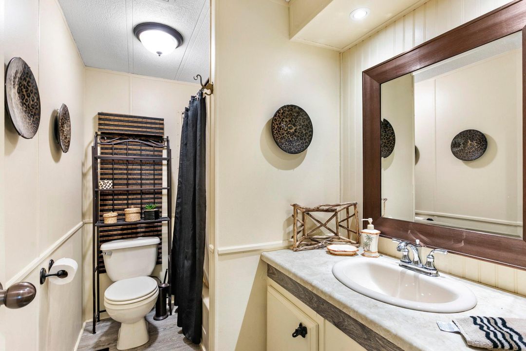 На продажу: $189,900 (2 спален, 2 ванн, 1200 Квадратных фут)