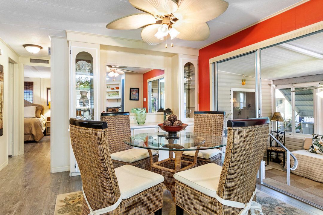 На продажу: $189,900 (2 спален, 2 ванн, 1200 Квадратных фут)