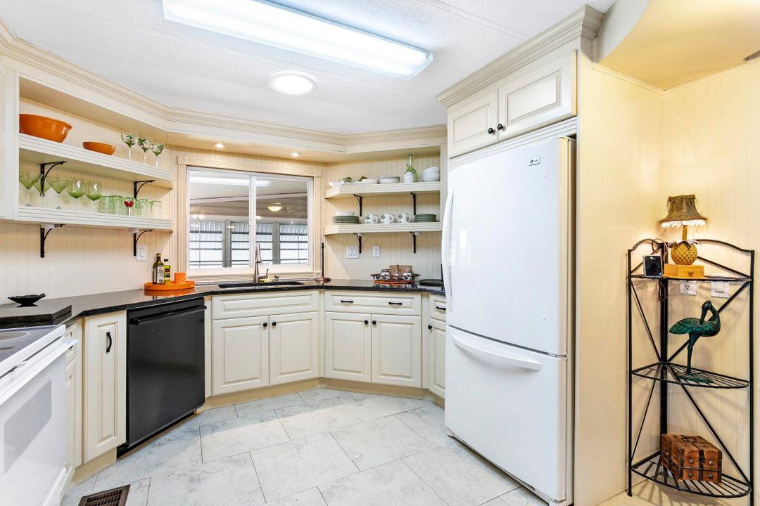 На продажу: $189,900 (2 спален, 2 ванн, 1200 Квадратных фут)