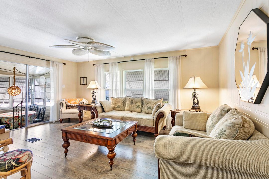 На продажу: $189,900 (2 спален, 2 ванн, 1200 Квадратных фут)