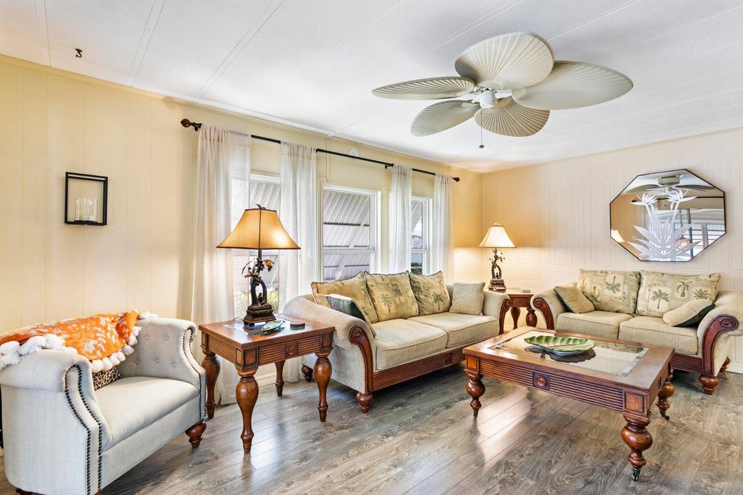 На продажу: $189,900 (2 спален, 2 ванн, 1200 Квадратных фут)