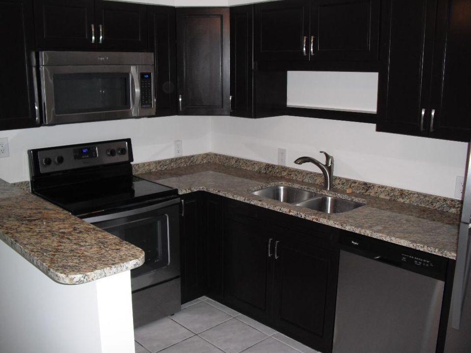 For Rent: $2,950 (3 beds, 2 baths, 1132 Square Feet)