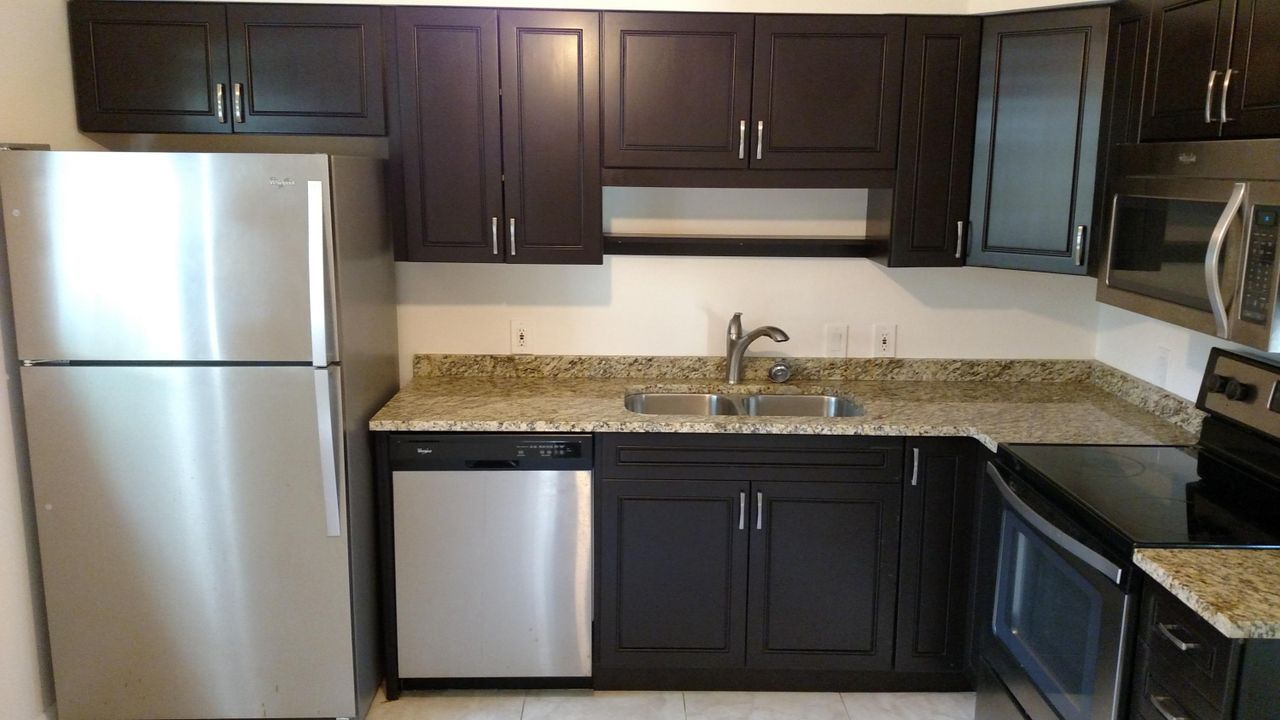 For Rent: $2,950 (3 beds, 2 baths, 1132 Square Feet)