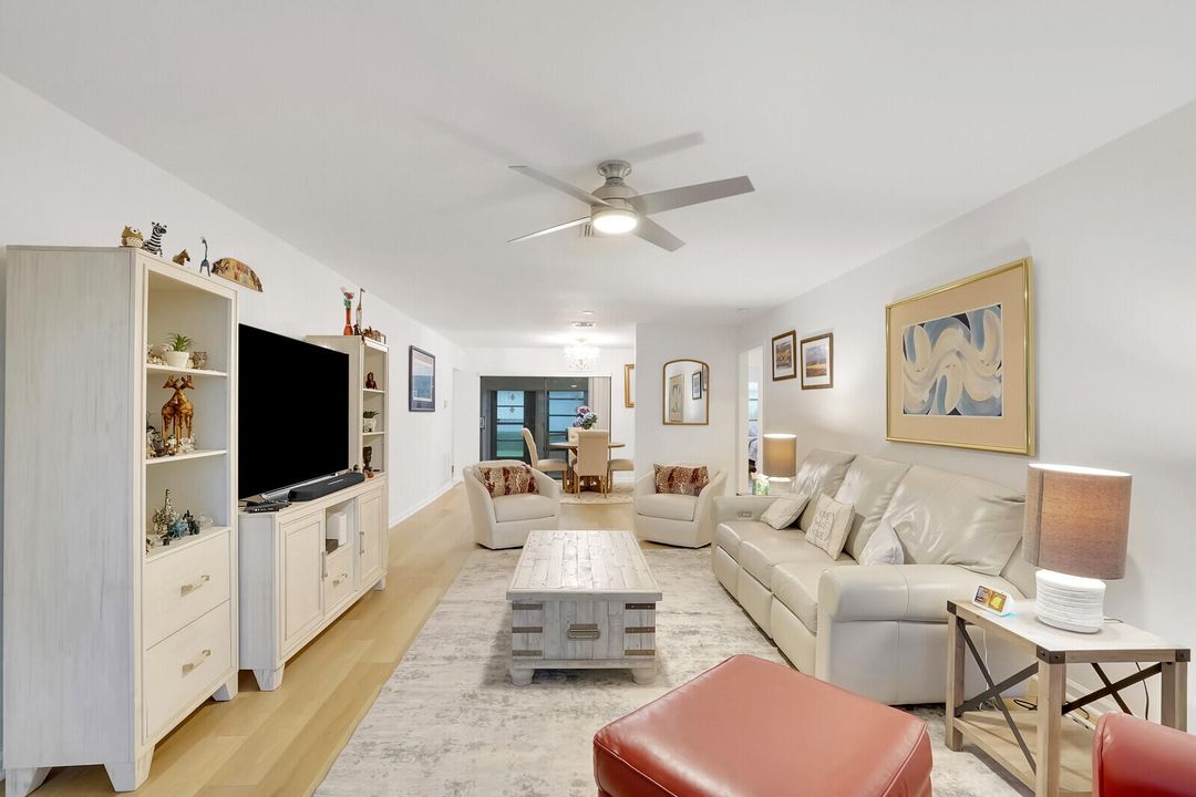 На продажу: $319,900 (2 спален, 2 ванн, 1404 Квадратных фут)