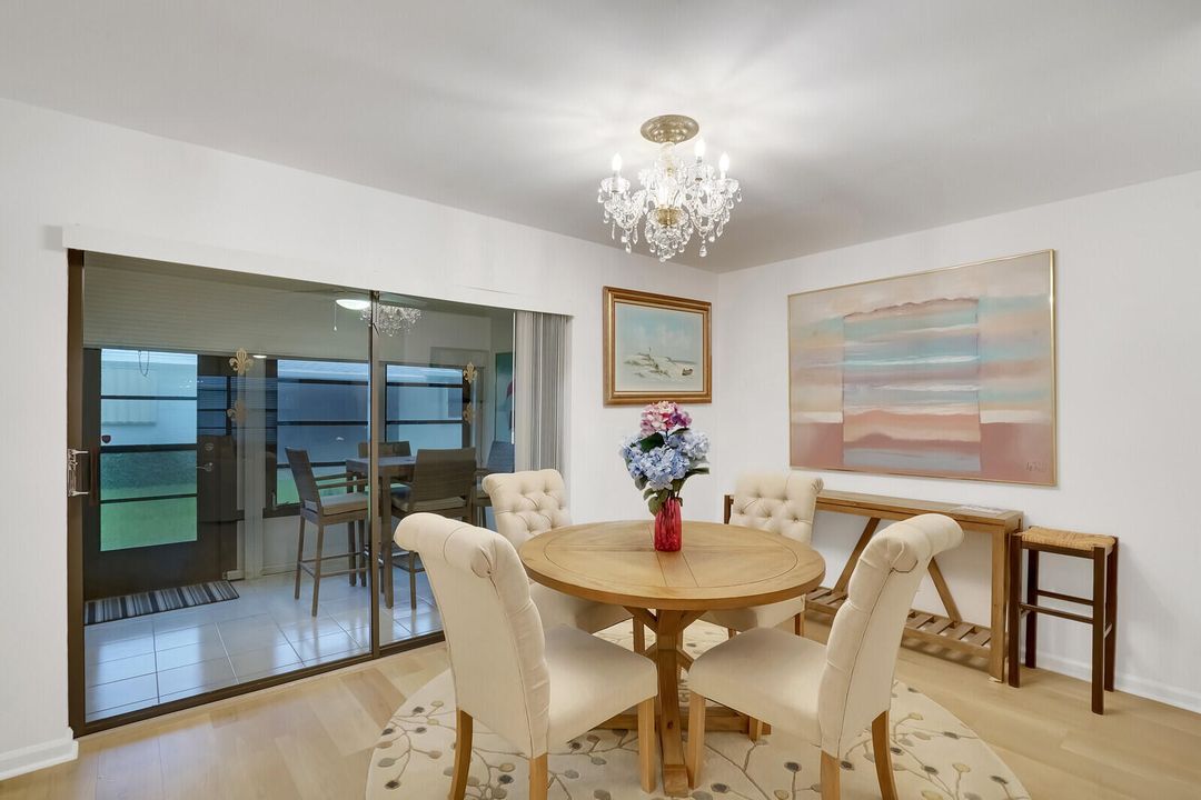 На продажу: $319,900 (2 спален, 2 ванн, 1404 Квадратных фут)